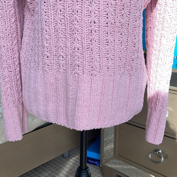 Super Soft & Fuzzy Sweater by “LIZ & Co” - Picture 3 of 13